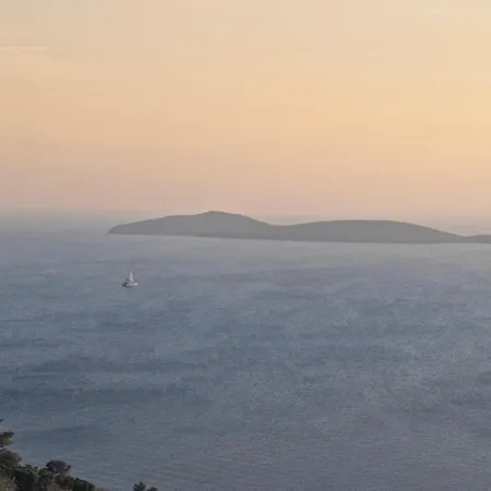 Sea & Sunset, Modern Flats - 2 Mins To Batsi Bay 巴特斯欧